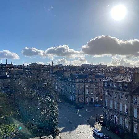 New Town Apartment With Castle View Edimburgo Esterno foto
