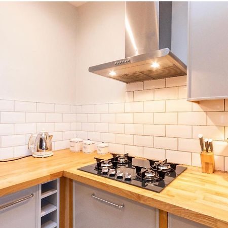 New Town Apartment With Castle View Edimburgo Esterno foto