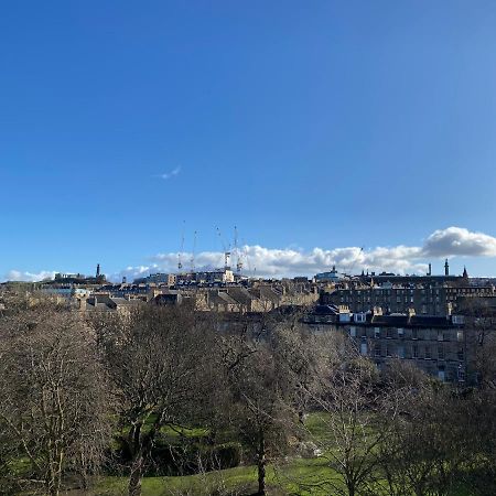 New Town Apartment With Castle View Edimburgo Esterno foto
