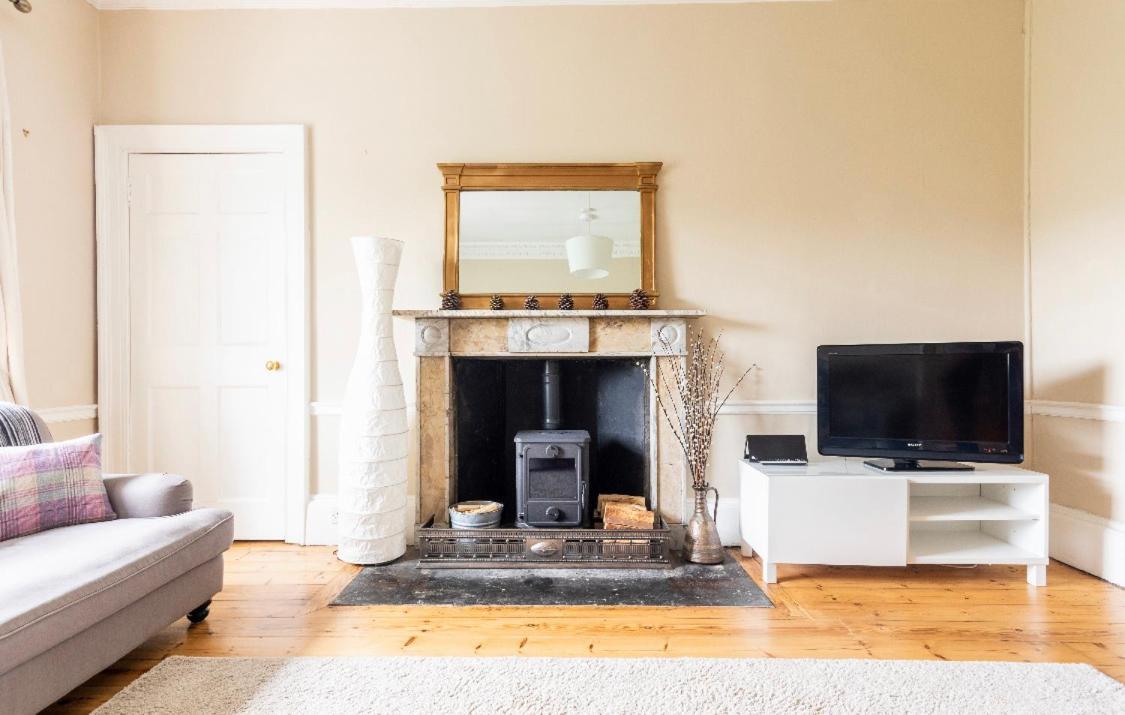 New Town Apartment With Castle View Edimburgo Esterno foto