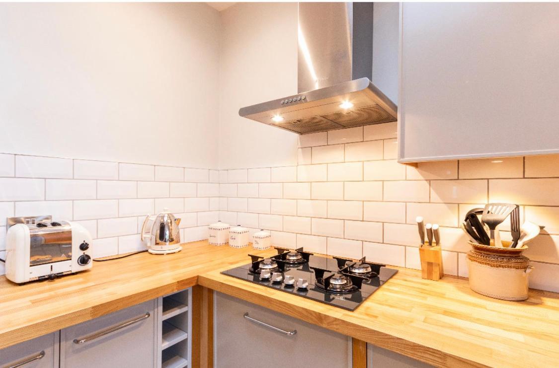 New Town Apartment With Castle View Edimburgo Esterno foto
