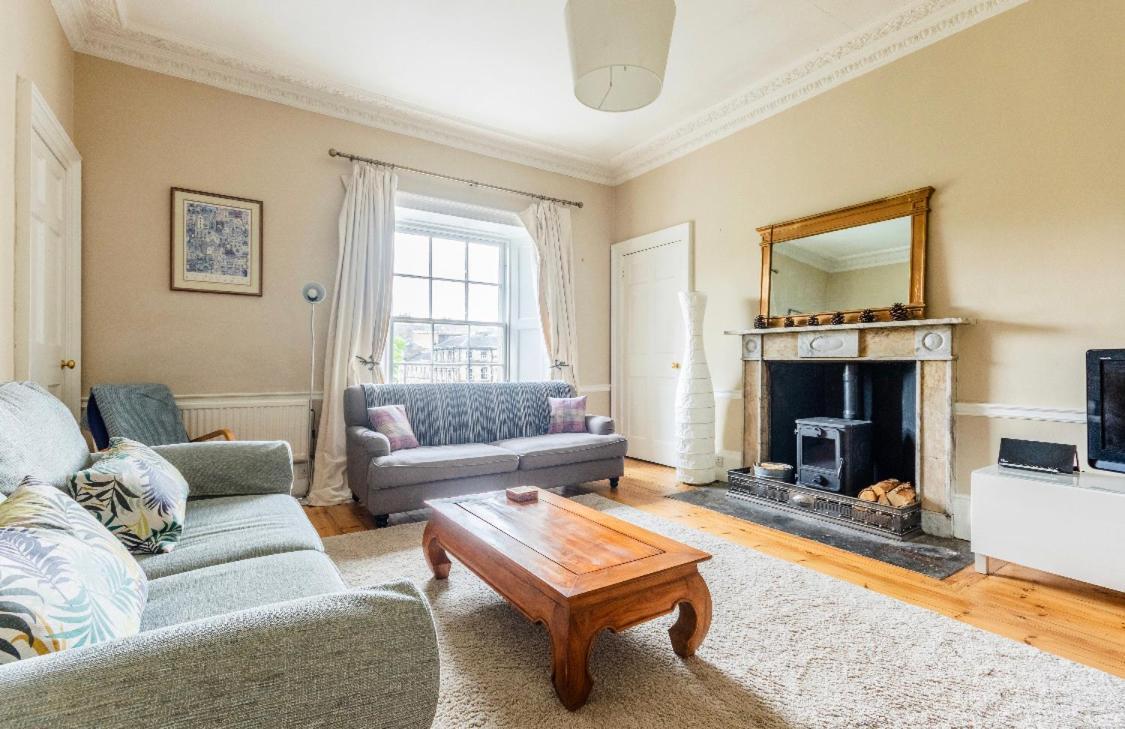 New Town Apartment With Castle View Edimburgo Esterno foto