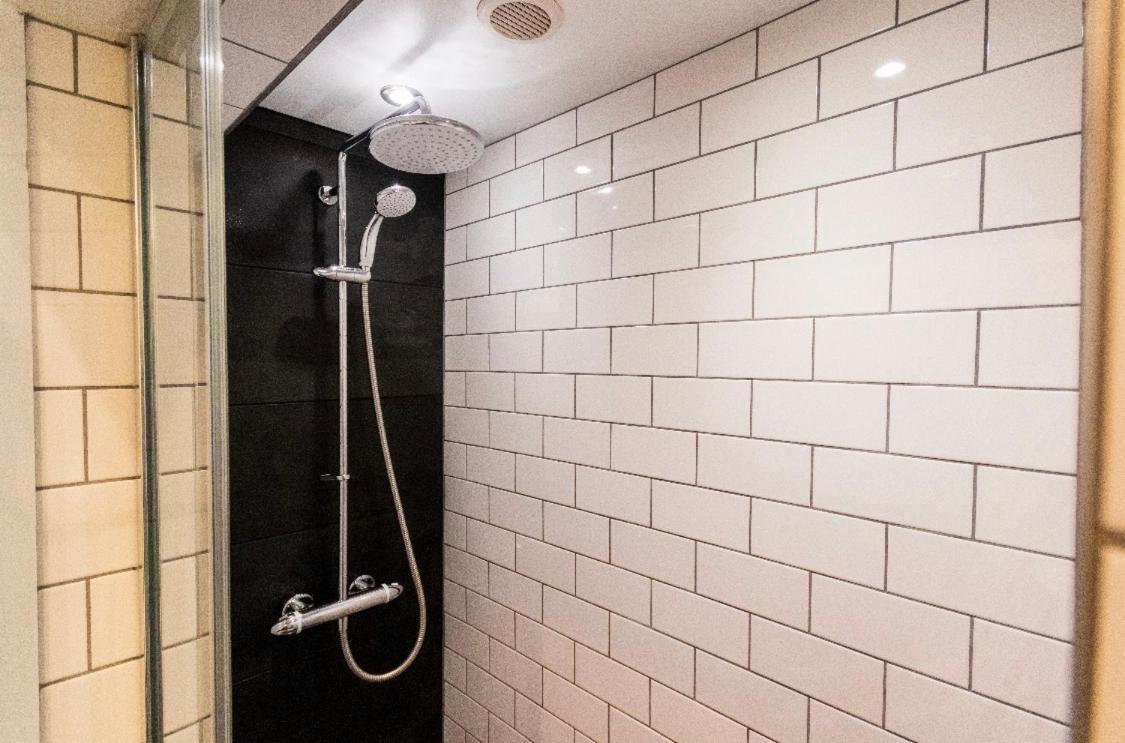 New Town Apartment With Castle View Edimburgo Esterno foto
