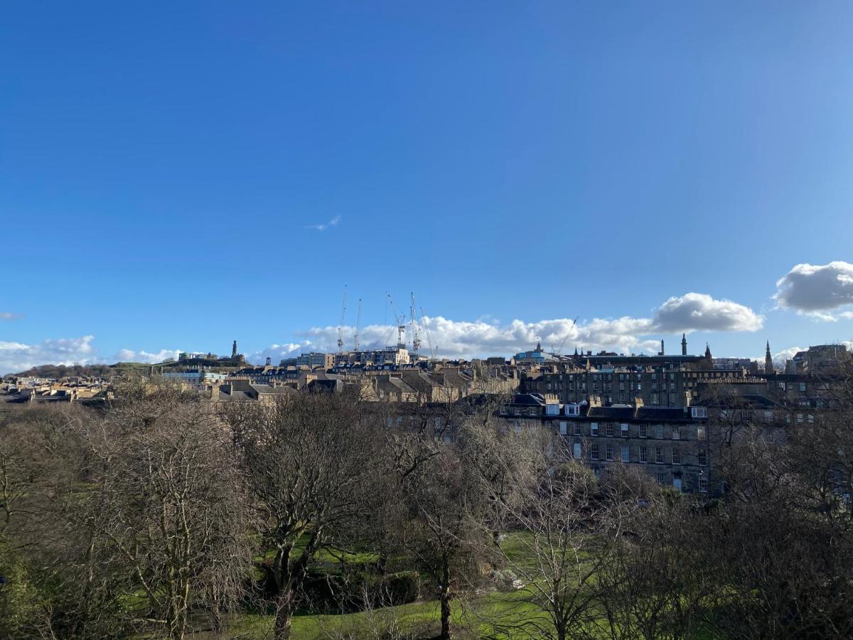 New Town Apartment With Castle View Edimburgo Esterno foto