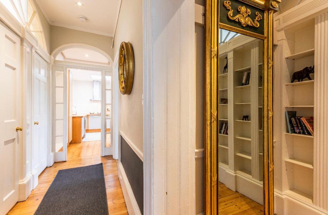 New Town Apartment With Castle View Edimburgo Esterno foto