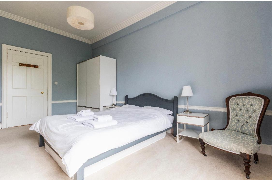 New Town Apartment With Castle View Edimburgo Esterno foto