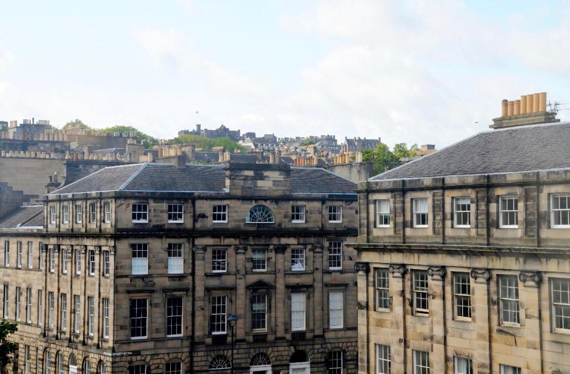 New Town Apartment With Castle View Edimburgo Esterno foto